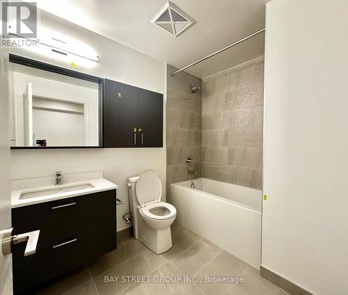 A3009 - 30 Upper Mall Way, Vaughan (Brownridge), ON - Indoor Photo Showing Bathroom