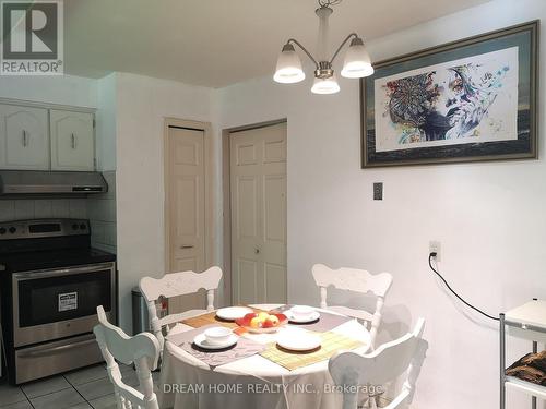 32 Longbow Square, Toronto, ON - Indoor Photo Showing Dining Room