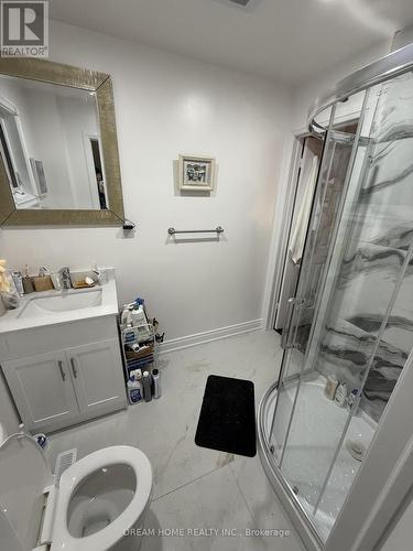 32 Longbow Square, Toronto, ON - Indoor Photo Showing Bathroom