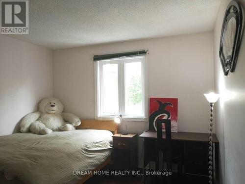 32 Longbow Square, Toronto, ON - Indoor Photo Showing Bedroom