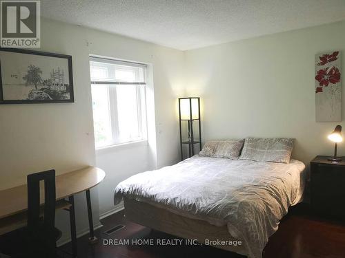 32 Longbow Square, Toronto, ON - Indoor Photo Showing Bedroom