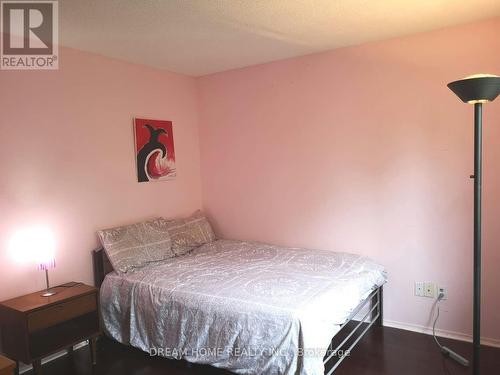 32 Longbow Square, Toronto, ON - Indoor Photo Showing Bedroom