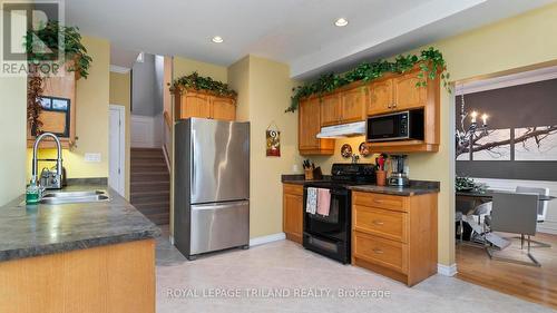 1 Watson Crescent, St. Thomas, ON - Indoor Photo Showing Kitchen With Double Sink