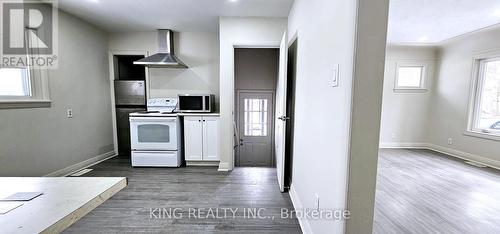 2728 Dingman Drive, London, ON - Indoor Photo Showing Kitchen