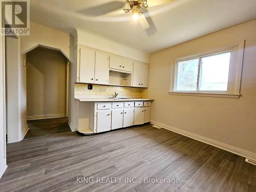 2728 Dingman Drive, London, ON - Indoor Photo Showing Kitchen