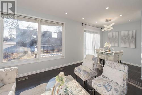 1395 Fordon Avenue, Pickering, ON - Indoor Photo Showing Living Room