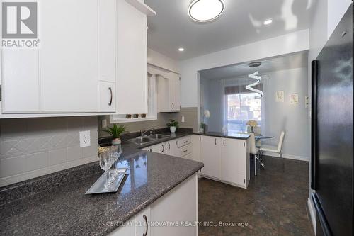 1395 Fordon Avenue, Pickering, ON - Indoor Photo Showing Kitchen With Double Sink