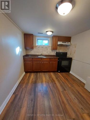 1395 Fordon Avenue, Pickering, ON - Indoor Photo Showing Kitchen