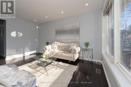 1395 Fordon Avenue, Pickering, ON - Indoor Photo Showing Living Room