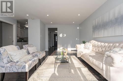 1395 Fordon Avenue, Pickering, ON - Indoor Photo Showing Living Room