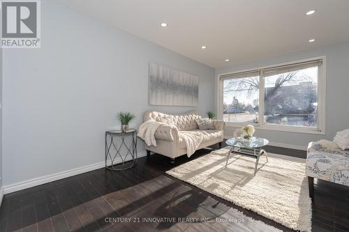 1395 Fordon Avenue, Pickering, ON - Indoor Photo Showing Living Room