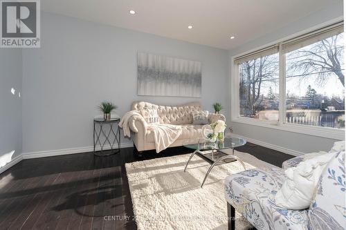 1395 Fordon Avenue, Pickering, ON - Indoor Photo Showing Living Room