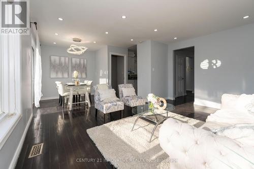 1395 Fordon Avenue, Pickering, ON - Indoor Photo Showing Living Room