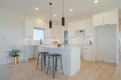 81 Wild Plum Lane, Steinbach, MB - Indoor Photo Showing Kitchen With Upgraded Kitchen