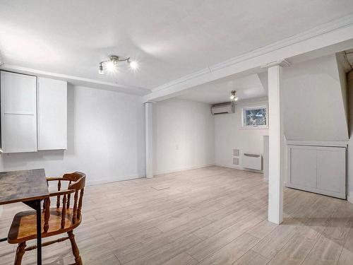 Salle familiale - 214 Rue Corona, Rosemère, QC - Indoor