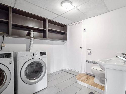 Salle de lavage - 214 Rue Corona, Rosemère, QC - Indoor Photo Showing Laundry Room