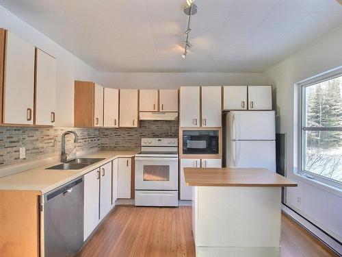 Kitchen - 186 Route 113 S., Senneterre - Paroisse, QC - Indoor Photo Showing Kitchen With Double Sink