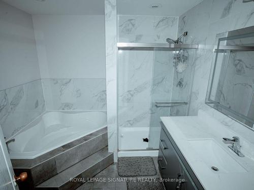 945 Mandolin Pl, Mississauga, ON - Indoor Photo Showing Bathroom