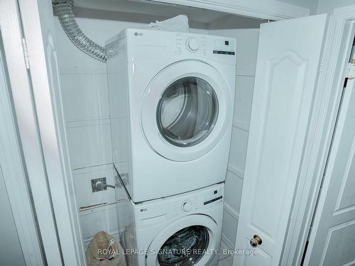 945 Mandolin Pl, Mississauga, ON - Indoor Photo Showing Laundry Room