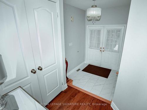 945 Mandolin Pl, Mississauga, ON - Indoor Photo Showing Other Room