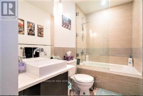 511 - 8 Charlotte Street, Toronto, ON - Indoor Photo Showing Bathroom