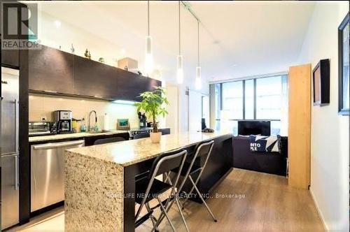 511 - 8 Charlotte Street, Toronto, ON - Indoor Photo Showing Kitchen