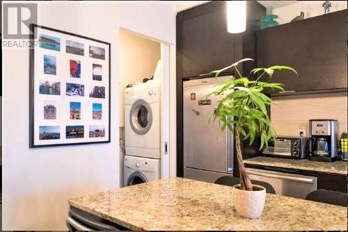 511 - 8 Charlotte Street, Toronto, ON - Indoor Photo Showing Laundry Room