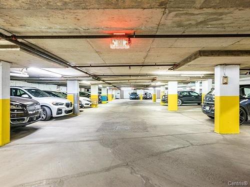 Garage - 102-999 Rue White, Montréal (Saint-Laurent), QC - Indoor Photo Showing Garage