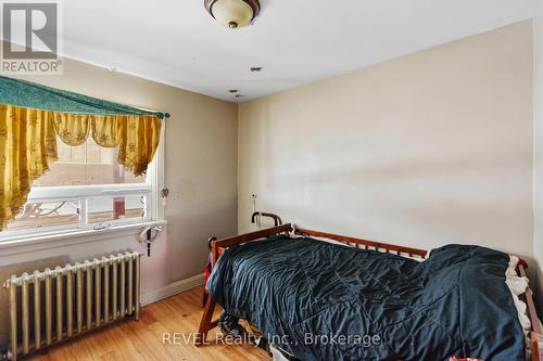 428 Carlton Street, St. Catharines (445 - Facer), ON - Indoor Photo Showing Bedroom