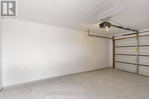 428 Carlton Street, St. Catharines (445 - Facer), ON - Indoor Photo Showing Garage