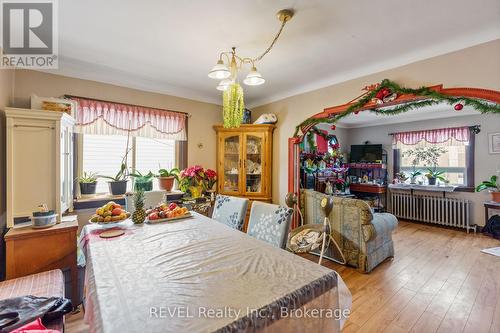 428 Carlton Street, St. Catharines (445 - Facer), ON - Indoor Photo Showing Bedroom