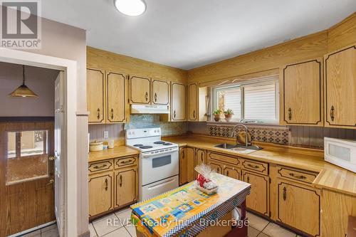 428 Carlton Street, St. Catharines (445 - Facer), ON - Indoor Photo Showing Kitchen