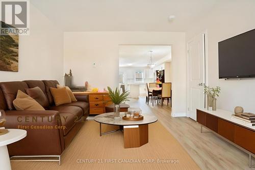 67 - 7768 Ascot Circle, Niagara Falls (213 - Ascot), ON - Indoor Photo Showing Living Room