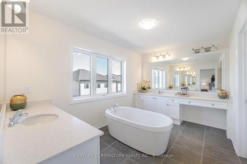 277 Broadacre Drive, Kitchener, ON - Indoor Photo Showing Bathroom