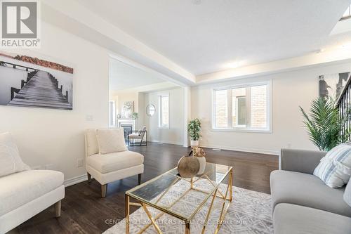 277 Broadacre Drive, Kitchener, ON - Indoor Photo Showing Living Room