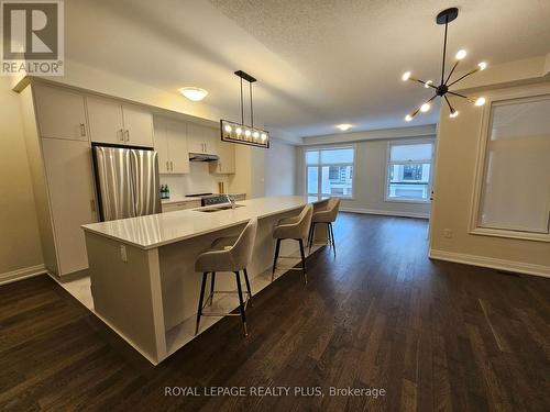 1306 Dempster Lane, Oakville, ON - Indoor Photo Showing Kitchen With Upgraded Kitchen