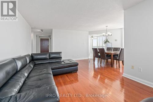 909 - 22 Hanover Road, Brampton, ON - Indoor Photo Showing Living Room