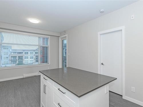 401-2843 Jacklin Rd, Langford, BC - Indoor Photo Showing Kitchen