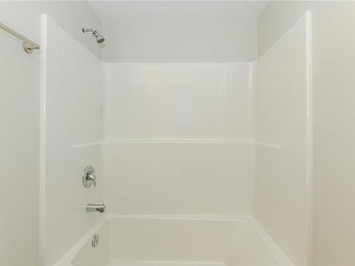 401-2843 Jacklin Rd, Langford, BC - Indoor Photo Showing Bathroom