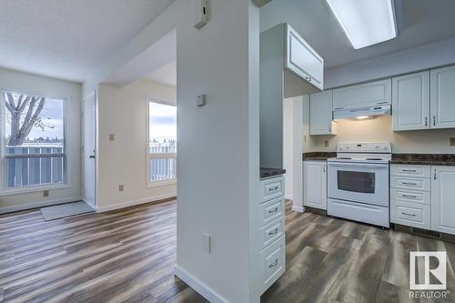 #14 4610 17 Av Nw, Edmonton, AB - Indoor Photo Showing Kitchen