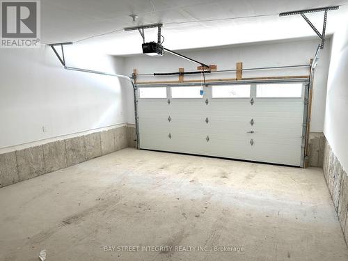 82 Millman Lane, Richmond Hill, ON - Indoor Photo Showing Garage