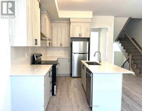 82 Millman Lane, Richmond Hill, ON - Indoor Photo Showing Kitchen