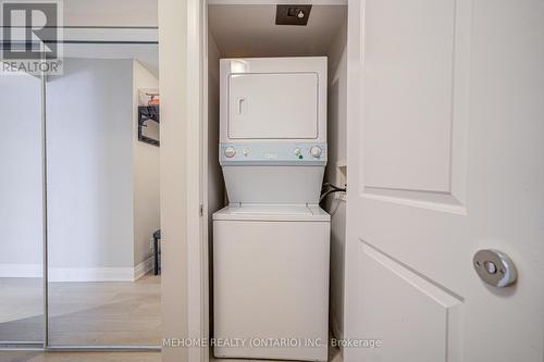 1808 - 25 Town Centre Crt Street S, Toronto, ON - Indoor Photo Showing Laundry Room