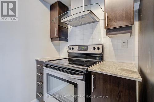 1808 - 25 Town Centre Crt Street S, Toronto, ON - Indoor Photo Showing Kitchen