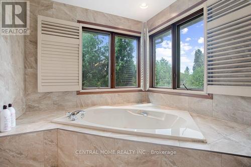 1312 Corley Drive North Drive E, London, ON - Indoor Photo Showing Bathroom