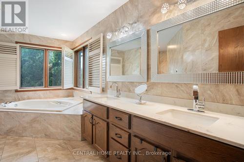 1312 Corley Drive North Drive E, London, ON - Indoor Photo Showing Bathroom