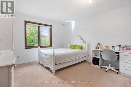 1312 Corley Drive North Drive E, London, ON - Indoor Photo Showing Bedroom