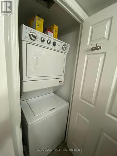 1802 - 310 Burnhamthorpe Road W, Mississauga, ON - Indoor Photo Showing Laundry Room