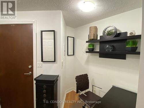 1802 - 310 Burnhamthorpe Road W, Mississauga, ON - Indoor Photo Showing Other Room