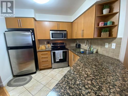 1802 - 310 Burnhamthorpe Road W, Mississauga, ON - Indoor Photo Showing Kitchen